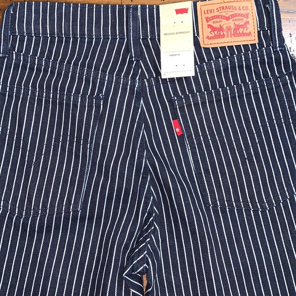 Levi’s Wedgie Straight Jeans - Picture 7 of 13